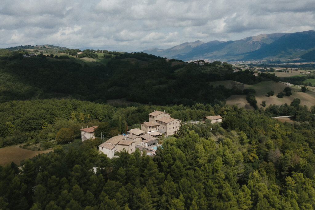 Elegant destination wedding villa in Tuscany vineyards